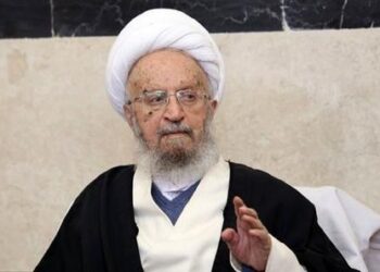 هشدار آیت الله مکارم شیرازی به حکمرانان: نارضایتی‌ها ادامه پیدا کند، منتهی به قیام و انقلاب می‌شود