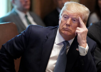 «صد فرمان» ترامپ در نخستین روز کارش در کاخ سفید