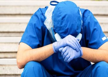 بی‌رغبتی به تخصص‌های پزشکی؛ از ۵۴۰۰ صندلی دستیاری ۲۰۶۹ جایگاه خالی مانده/ در ایران اتاق‌های عملی داریم که متخصص بیهوشی ندارند