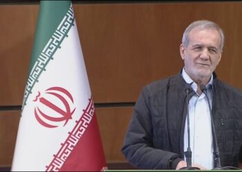 پزشکیان: مشکلات را با قدرت حل می کنیم/برای حل ناترازی‌ها به کمک مردم نیاز است