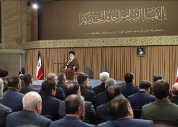 رهبر انقلاب در دیدار دانشمندان، مسئولان و متخصصان صنعت دفاعی کشور : دشمنان از قدرت دفاعی ایران در هراسند