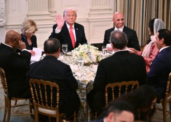 ترامپ افطاری داد: مسلمانان را دوست دارم ؛ صلح طلب هستم (+ عکس)