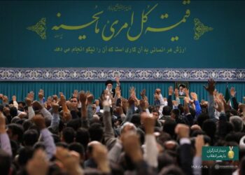 آیت الله خامنه‌ای: ایمنی کارگران باید تامین شود / مخاطب حرف آقای وزیر، خودشان و دولت هستند /ذهن‌ها نباید از مسئله فلسطین منصرف بشود