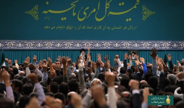 آیت الله خامنه‌ای: ایمنی کارگران باید تامین شود / مخاطب حرف آقای وزیر، خودشان و دولت هستند /ذهن‌ها نباید از مسئله فلسطین منصرف بشود