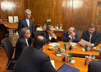 مذاکرات غیرمستقیم ایران و آمریکا؛ راه رفتن بر لبه تیغ