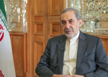 ولایتی: تناقض‌گویی مقامات آمریکایی، بی‌سابقه در تاریخ دیپلماسی جهان