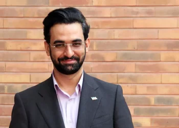 آذری‌جهرمی: تسلا به اندازه نصف اقتصاد ایران در یک روز سقوط کرد