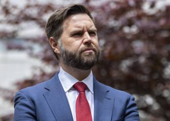 معاون ترامپ: کمک‌های ۳۰۰ میلیارد دلاری بایدن به اوکراین دیوانه‌کننده و بدون دیپلماسی بود