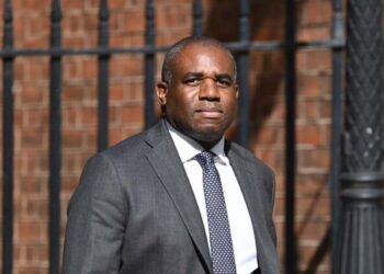 انگلیس: مذاکرات ژنو فرصت خوبی برای رسیدن به راه حل دیپلماتیک با تهران است