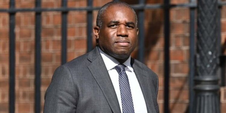 انگلیس: مذاکرات ژنو فرصت خوبی برای رسیدن به راه حل دیپلماتیک با تهران است