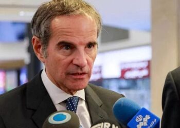 حسین شریعتمداری: گروسی عامل موساد است ؛ به ایران راهش ندهید