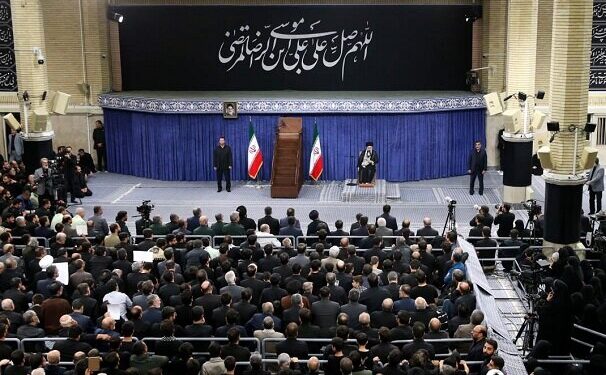 رهبری: باید از رئیس جمهور پرکار و پرتلاش حمایت شود / طراحی دشمن شکستن اتحاد است /در جمع ابلهان اروپایی برای جایگزینی جمهوری اسلامی، یک ایرانی هم بود، خاک بر سرش