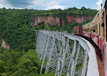بمباران پلی که پل ورسک ایران رکوردش را شکسته بود