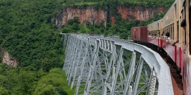 بمباران پلی که پل ورسک ایران رکوردش را شکسته بود