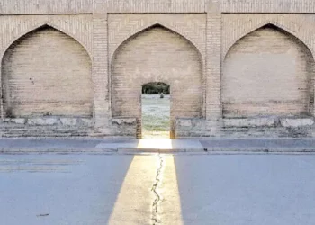 اصفهان زیر پای ۱.۲۴ میلیون نفر در حال ریزش/ فرونشست زمین، بمب ساعتی خاموش