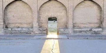 اصفهان زیر پای ۱.۲۴ میلیون نفر در حال ریزش/ فرونشست زمین، بمب ساعتی خاموش