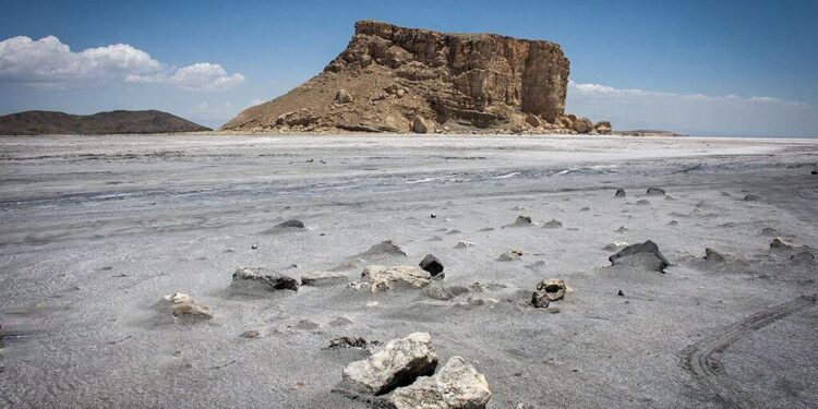 دریاچه ارومیه به طور کامل محو شد(+عکس)