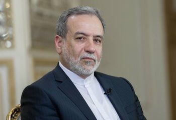 عراقچی در گاردین نوشت: ایران آماده معامله‌ای شامل نظارت‌ و اعمال محدودیت بر غنی‌سازی در برابر لغو تحریم‌ها است