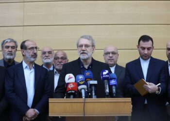 لاریجانی: مقاومت مایه افتخار همه جهان اسلام است/ به آینده منطقه امیدواریم