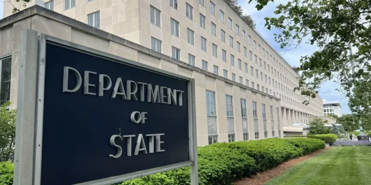 واشنگتن: با اعمال محدودیت تردد، امکان خرید کالاهای لوکس را از هیأت ایرانی سلب کردیم