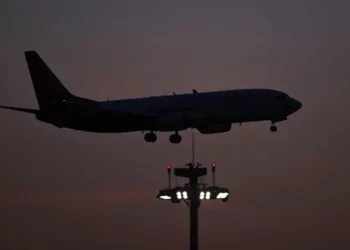 اخراج 100 مهاجر ایرانی از آمریکا با پرواز ویژه / با توافق دولت ایران انجام می شود