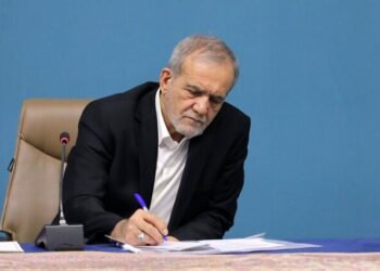 پزشکیان پیش از سفر به قطر: انسجام کشورهای اسلامی باید افزایش یابد