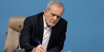 پزشکیان پیش از سفر به قطر: انسجام کشورهای اسلامی باید افزایش یابد