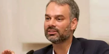 رشیدی کوچی: چرا وزیری که در دولت حضور دارد، در شورای عالی فضای مجازی به ادامه فیلترینگ رأی می‌دهد؟