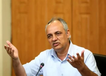 زیدآبادی: سران قوا تصور نکنند جای محکمی نشسته‌اند