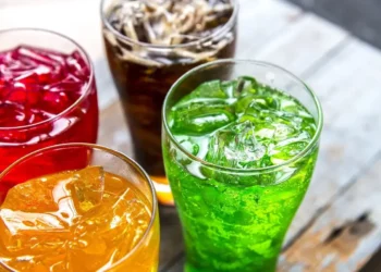 دانشگاه هاروارد: یک وعده نوشابه در روز، ۸۵٪ خطر ابتلا به بیماری خاصی را افزایش می دهد