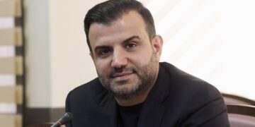 رییس انجمن واردکنندگان برنج: تعلل بانک مرکزی در پرداخت ارز، عامل اصلی بحران بازار برنج است