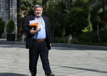 رئیس شورای اطلاع رسانی دولت: رهبری درباره حجاب دستوراتی داده‌اند / دولت به گشت ارشاد و حجاب بان برنمی‌گردد /برهنه‌نمایی تنها یکی از 23 مصداق ناهنجاری در گزارش وزارت اطلاعات بوده است