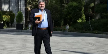 رئیس شورای اطلاع رسانی دولت: رهبری درباره حجاب دستوراتی داده‌اند / دولت به گشت ارشاد و حجاب بان برنمی‌گردد /برهنه‌نمایی تنها یکی از 23 مصداق ناهنجاری در گزارش وزارت اطلاعات بوده است