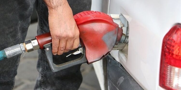 نرخ سوم بنزین از نیمه آذر اجرایی می شود