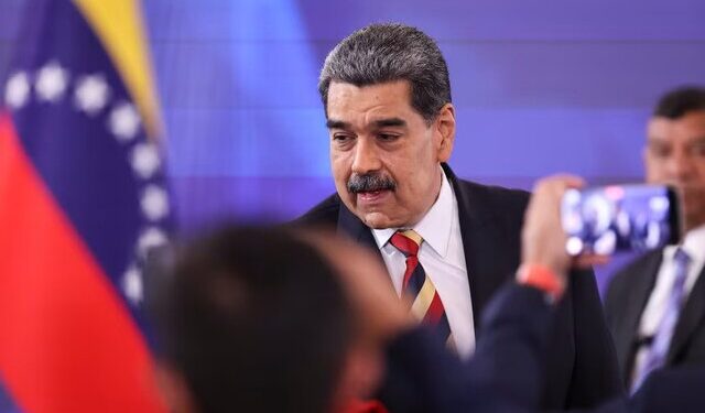 مادورو: آماده گفت‌وگوی مستقیم با آمریکا هستیم