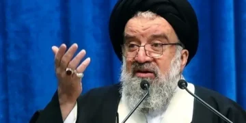 احمد خاتمی: تعیین رهبر با خبرگان است / مردم تا پای جان حامی ولایت فقیه منتخب خبرگان هستند