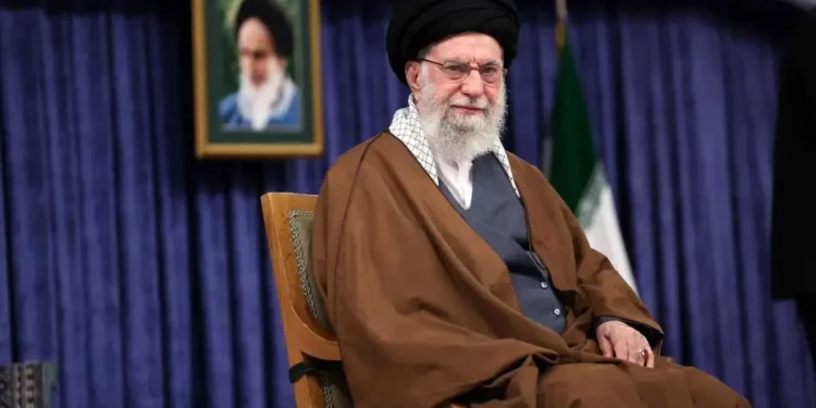 مقام معظم رهبری: ما با معترض حرف می‌زنیم اما اغتشاشگر را باید سرجایش نشاند