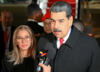 مسکو: آمریکا فورا اعلام کند مادورو و همسرش کجا هستند