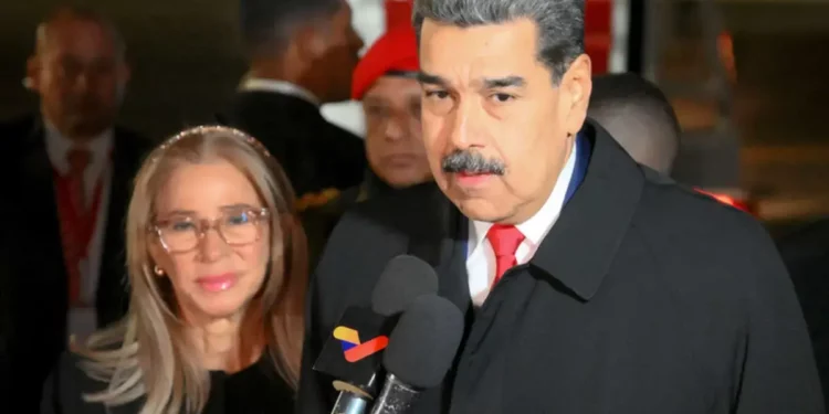 مسکو: آمریکا فورا اعلام کند مادورو و همسرش کجا هستند