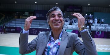 وحید شمسایی نامزد بهترین مربی سال جهان شد