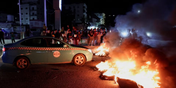 اعتراضات بنزینی در 6 استان سوریه / بستن جاده ها و آتش زدن لاستیک در برخی شهرها
