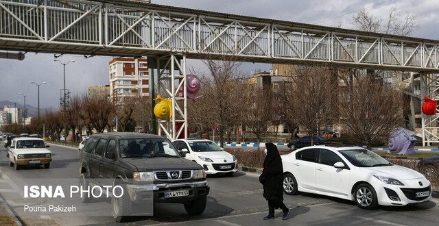 انتقاد عضو شورای شهر از جمع‌آوری پل‌های عابر پیاده و نرده‌های جدا کننده «بی آر تی»