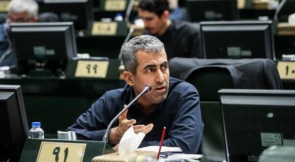 پورابراهیمی: مجلس درباره وضعیت بازار سرمایه جلسه فوق‌العاده برگزار کند