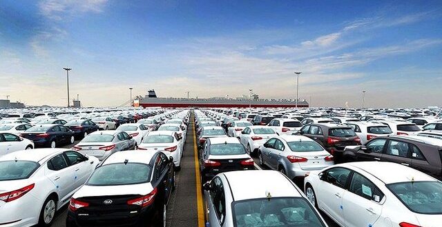 سخنگوی وزارت صمت خبر دادتعدادی از خودروهای وارداتی به پشت مرز رسیدند